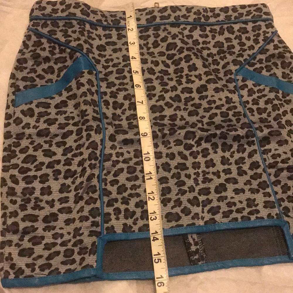 🌀 Grey leopard print skirt with blue piping - Picture 6 of 6